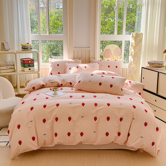 91家纺网 家纺一手货源 找家纺 澳梵家居 2025新款小清新全棉印花四件套 可可草莓