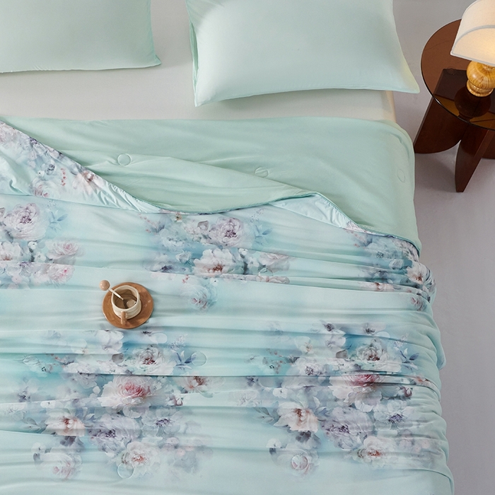 91家纺网 家纺一手货源 找家纺 缔锦家纺 2025新款凉感丝印花夏被 淡雅云影