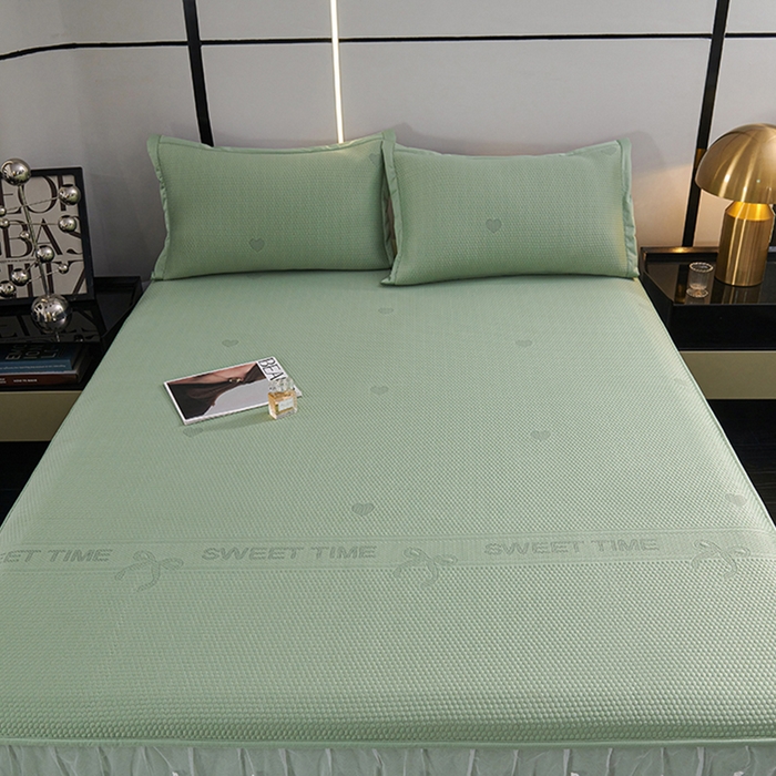 91家纺网 家纺一手货源 找家纺 梵克保罗 2025新款7A抗菌母婴级纯乙纶PE刺绣凉感丝豆豆席 床笠花边款 花边床笠爱心蝴蝶结-水绿