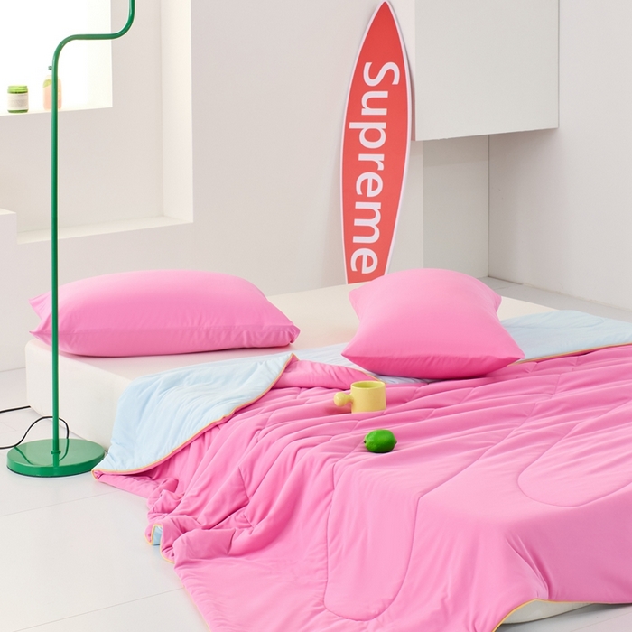 91家纺网 家纺一手货源 找家纺 LADYCOCO可可家居 2025新款多巴胺色系凉感夏被 玫瑰雪球（玫红+浅蓝）