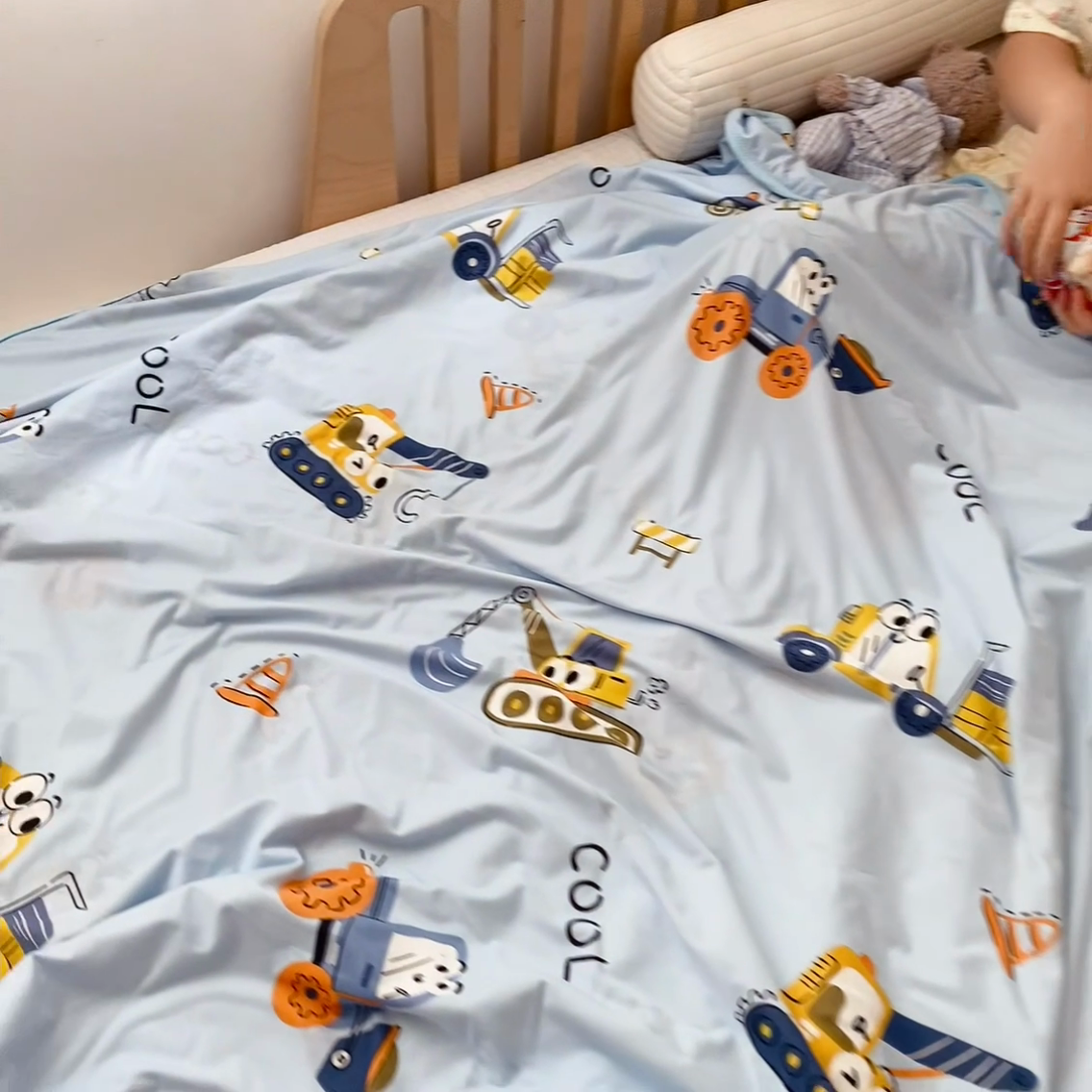 91家纺网 家纺一手货源 找家纺 嗨生活 2025新款婴儿裸睡级凉感针织毯幼儿园夏被儿童夏被毯子 卡通挖机