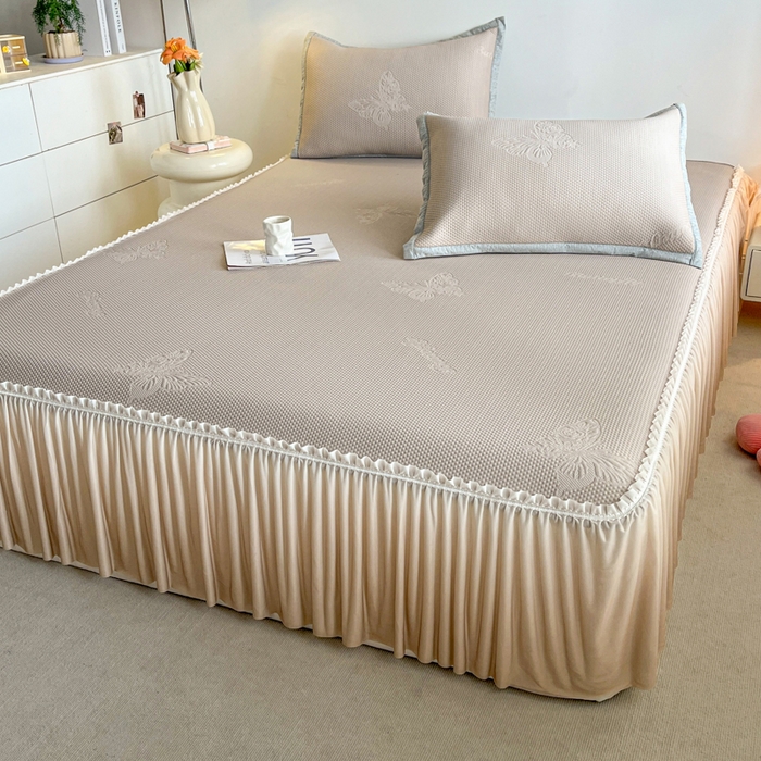 91家纺网 家纺一手货源 找家纺 安哆啦家纺 2025新款凉感冰豆豆花边凉席三件套系列 豆豆床裙-香槟金