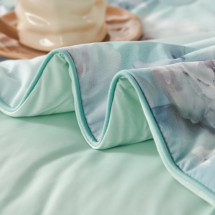 91家纺网 家纺一手货源 找家纺 缔锦家纺 2025新款凉感丝印花夏被 淡雅云影