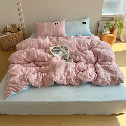 91家纺网 家纺一手货源 找家纺 顾里家纺 2025新款大眼混搭色织水洗棉毛巾绣套件 粉蓝格