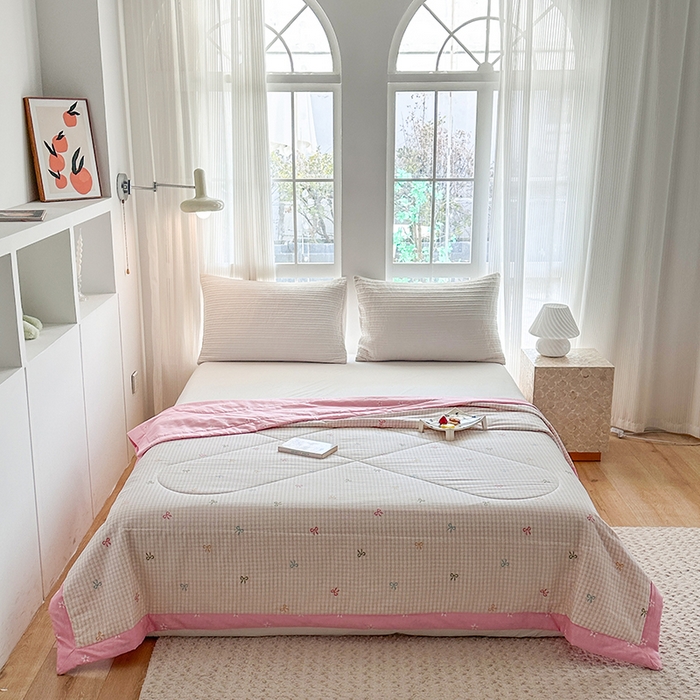 91家纺网 家纺一手货源 找家纺 瑜珠 2025新款A类双面全棉印花夏被夏凉被纯棉空调被 友谊结粉