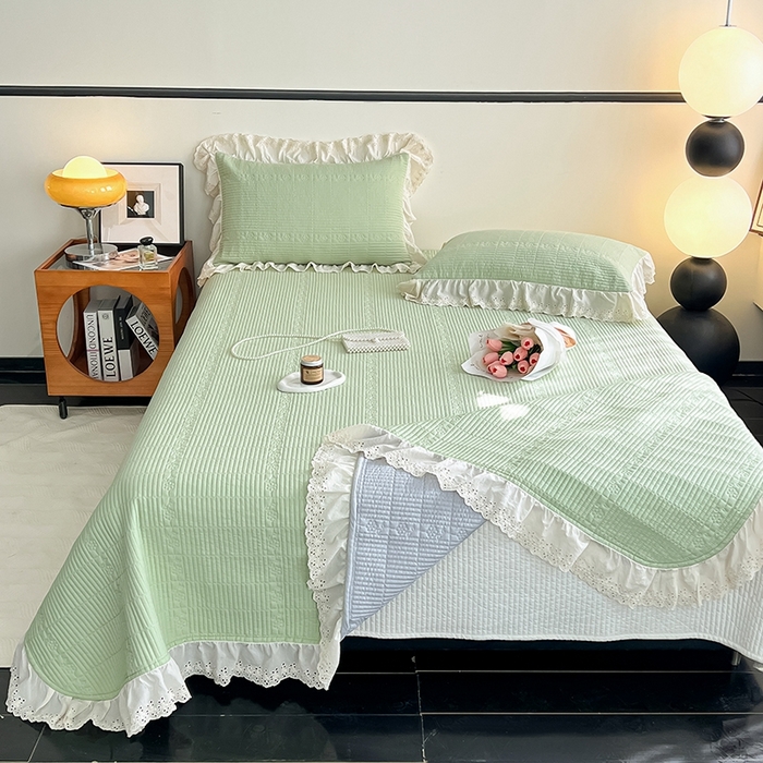 91家纺网 家纺一手货源 找家纺 沐纯家居 2025新款棉小乐花边床盖三件套 豆绿