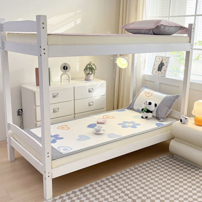 91家纺网 家纺一手货源 找家纺 2025新款印花冰藤凉席-学生款 小兰花