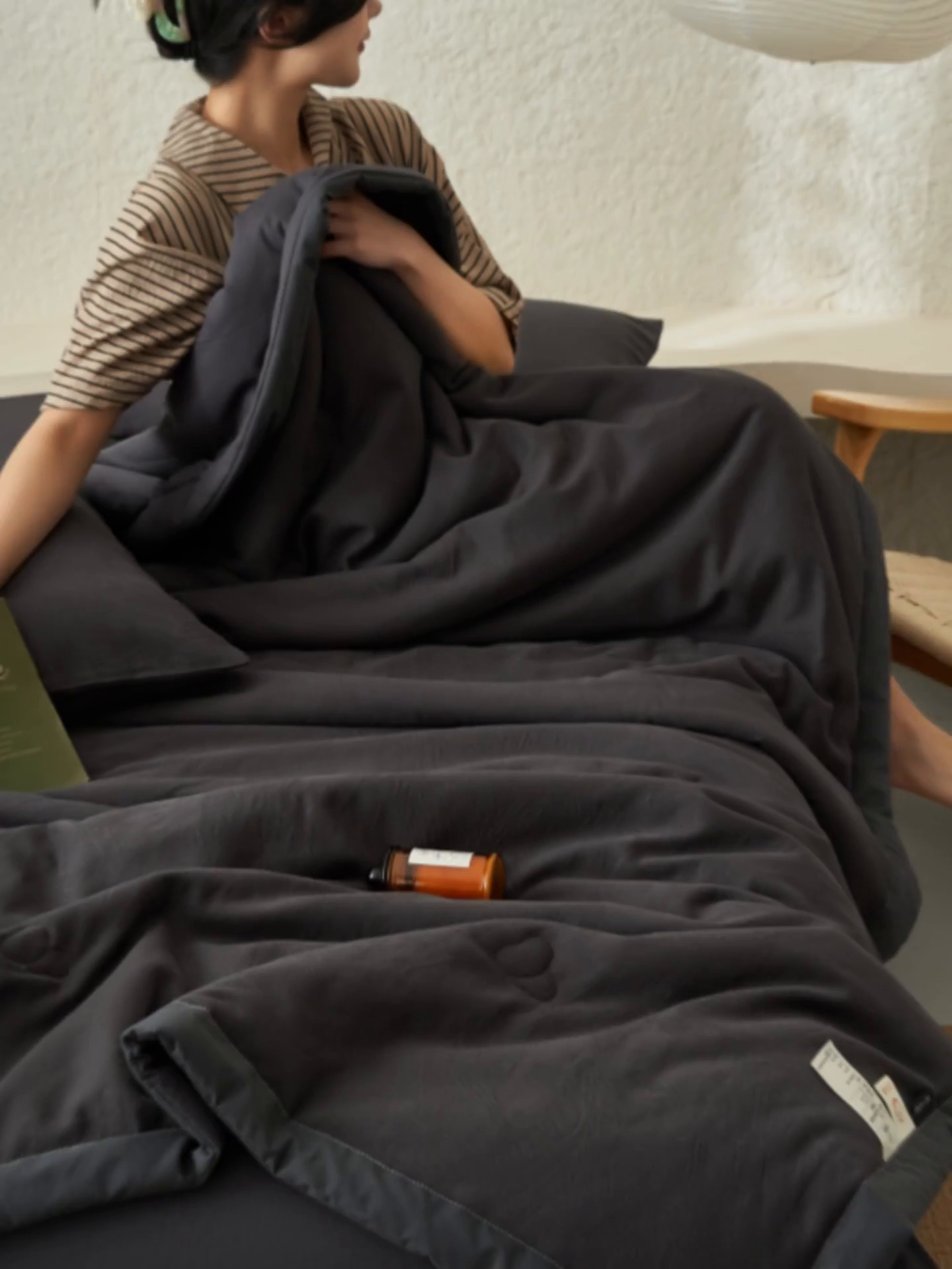 91家纺网 家纺一手货源 找家纺 寐绸家纺 2025新款纯棉水洗棉三层提花大豆纤维夏被四件套 肌理纹夏被-暗灰