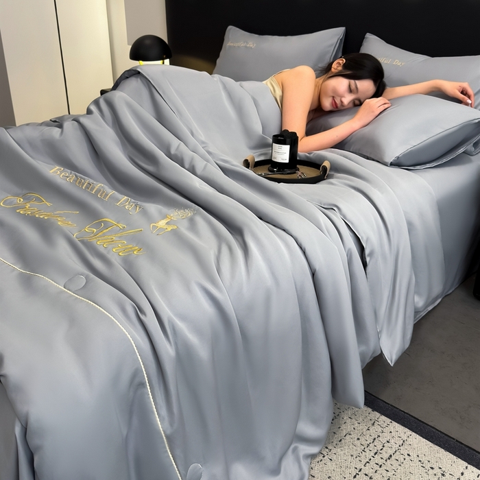 91家纺网 家纺一手货源 找家纺 卡罗兰 2025新款水洗天丝夏凉被空调被水洗真丝夏被四件套-森旅迷鹿 森旅迷鹿-绅士灰