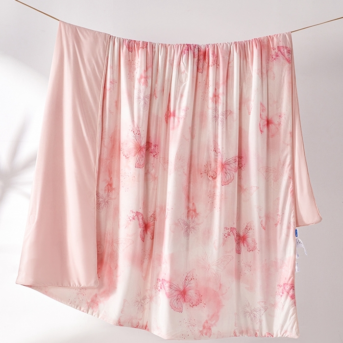 91家纺网 家纺一手货源 找家纺 缔锦家纺 2025新款凉感丝印花夏被 蝶恋-优雅粉