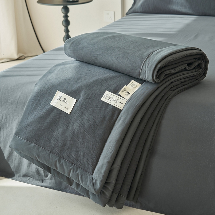 91家纺网 家纺一手货源 找家纺 寐绸家纺 2025新款纯棉水洗棉三层提花大豆纤维夏被四件套 曲线条-中灰
