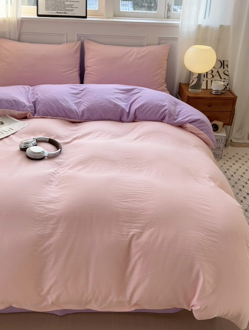91家纺网 家纺一手货源 找家纺 冕悠家纺 2025新款A类105克超柔褶皱水洗棉拼色四件套-单被套 樱花粉+丁香紫