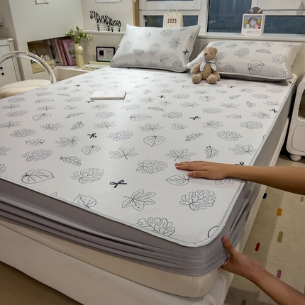 91家纺网 家纺一手货源 找家纺 （总）丝羽坊 2025新款小版印花冰丝凉席冰丝席碳光冰丝凉席-床笠款