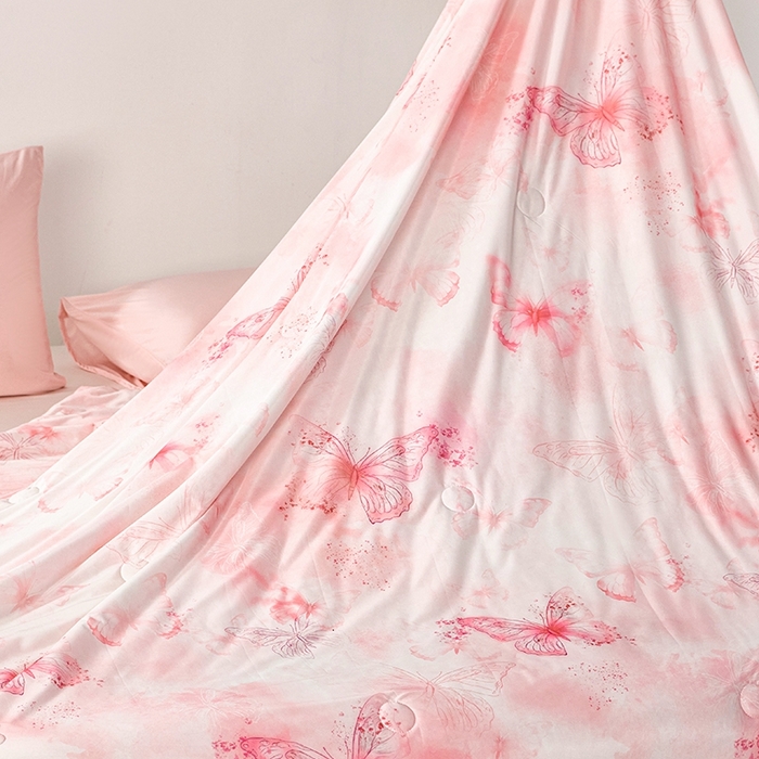 91家纺网 家纺一手货源 找家纺 缔锦家纺 2025新款凉感丝印花夏被 蝶恋-优雅粉