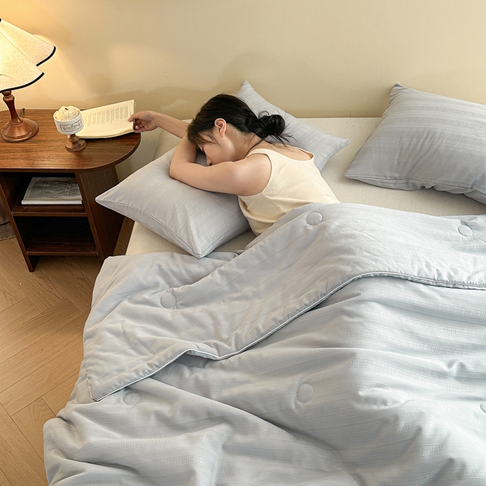 91家纺网 家纺一手货源 找家纺 欧邦 2025新款A类提花昆仑棉双层纱夏被空调被 浅灰