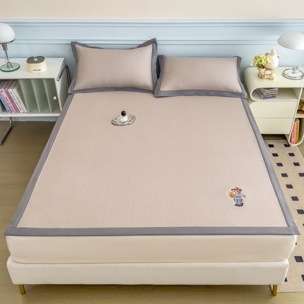 孩子王家纺 2025冰丝席提花冰豆豆系列床单床笠-多比系列 多比来了-丝雾棕