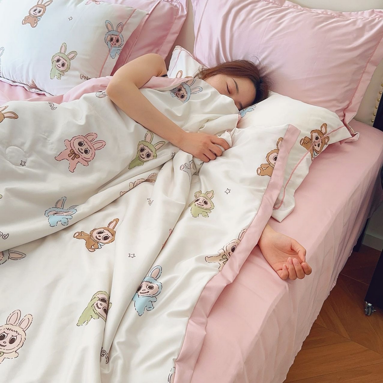 91家纺网 家纺一手货源 找家纺 兜米家居 2025新款水洗天丝夏被四件套 兔宝宝