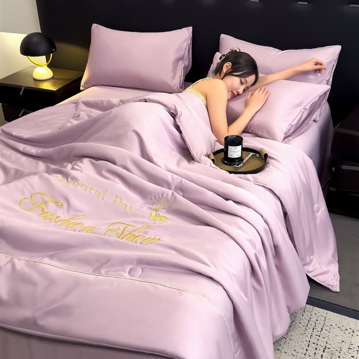 91家纺网 家纺一手货源 找家纺 卡罗兰 2025新款水洗天丝夏凉被空调被水洗真丝夏被四件套-森旅迷鹿 森旅迷鹿-香芋紫