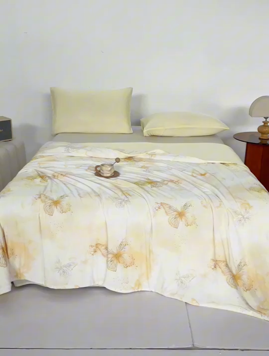 91家纺网 家纺一手货源 找家纺 缔锦家纺 2025新款凉感丝印花夏被 蝶恋-清新黄