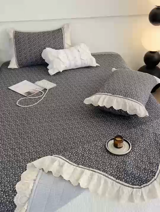 91家纺网 家纺一手货源 找家纺 沐纯家居 2025新款法式小碎花床盖四件套 竺蓝