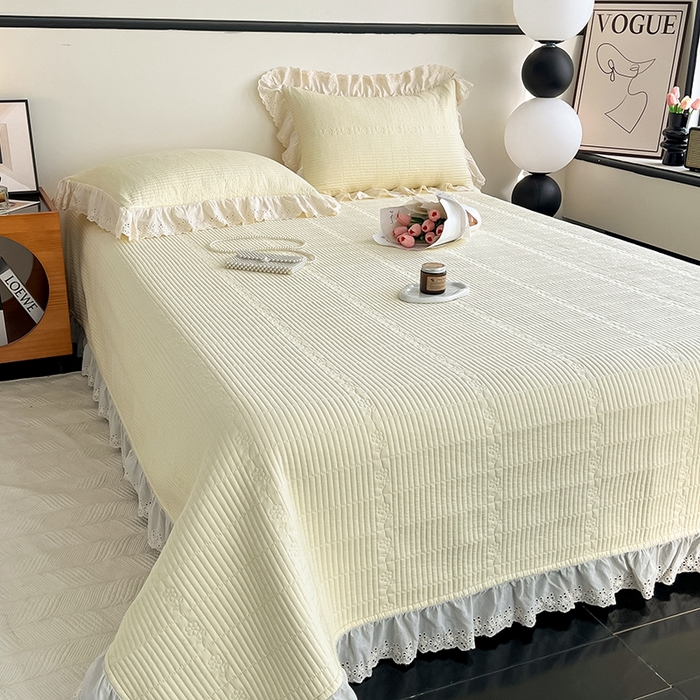 91家纺网 家纺一手货源 找家纺 沐纯家居 2025新款棉小乐花边床盖三件套 米黄