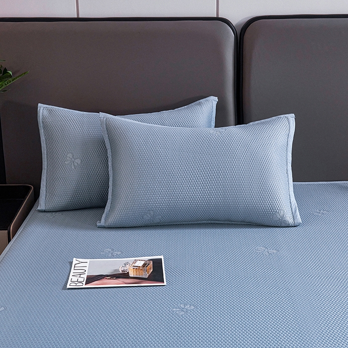 91家纺网 家纺一手货源 找家纺 梵克保罗 2025新款7A抗菌母婴级纯乙纶PE刺绣凉感丝豆豆席 蝴蝶结-蓝