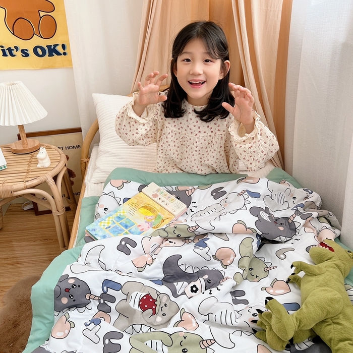 91家纺网 家纺一手货源 找家纺 嗨生活 2025新款水洗棉手包边幼儿园儿童夏被（爆款）恐龙怪兽