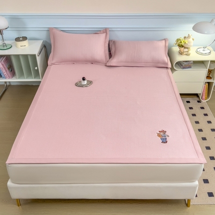 孩子王家纺 2025冰丝席提花冰豆豆系列床单床笠-多比系列 多比来了-粉玉