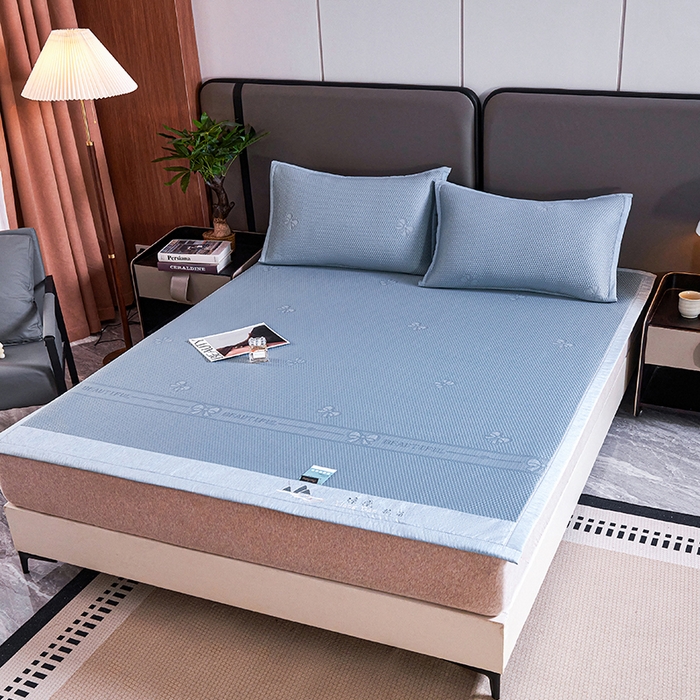 91家纺网 家纺一手货源 找家纺 梵克保罗 2025新款7A抗菌母婴级纯乙纶PE刺绣凉感丝豆豆席 蝴蝶结-蓝