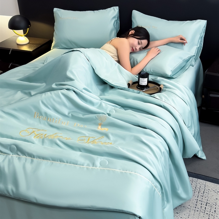 91家纺网 家纺一手货源 找家纺 卡罗兰 2025新款水洗天丝夏凉被空调被水洗真丝夏被四件套-森旅迷鹿 森旅迷鹿-青石绿