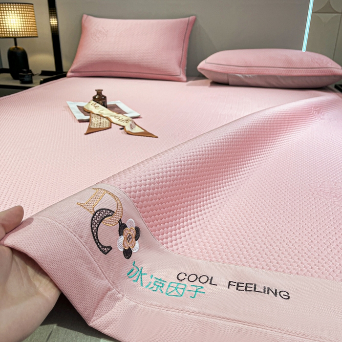 91家纺网 家纺一手货源 找家纺 阿亮家居 2025新款刺绣款凉豆豆凉席 凉豆豆-玫瑰粉色