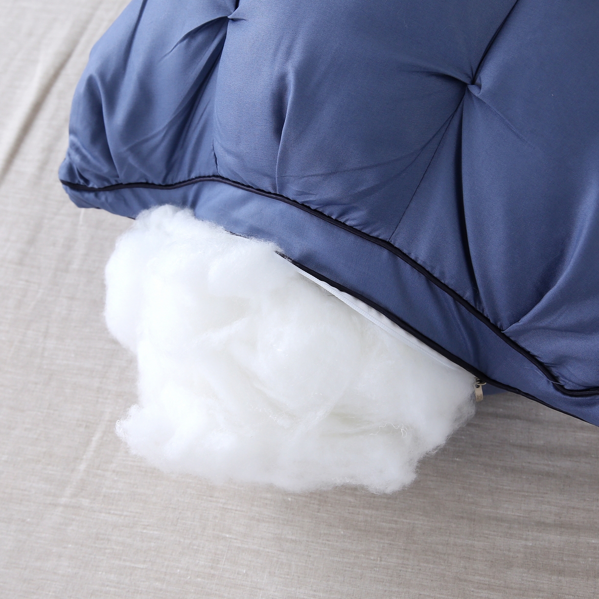 91家纺网 家纺一手货源 找家纺 珍贝家纺 2025新款双边扭花酒店面包枕枕头枕芯 双边扭花--深蓝色（中枕48*74cm/只）