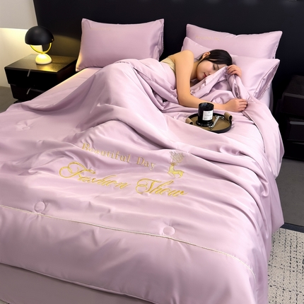 91家纺网 家纺一手货源 找家纺 （总）卡罗兰 2025新款水洗天丝夏凉被空调被水洗真丝夏被四件套-森旅迷鹿