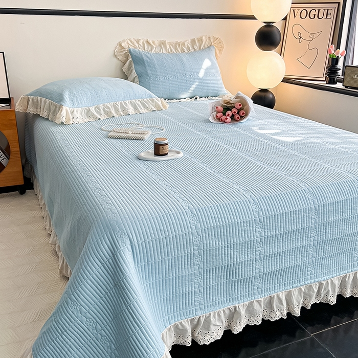 91家纺网 家纺一手货源 找家纺 沐纯家居 2025新款棉小乐花边床盖三件套 冰蓝