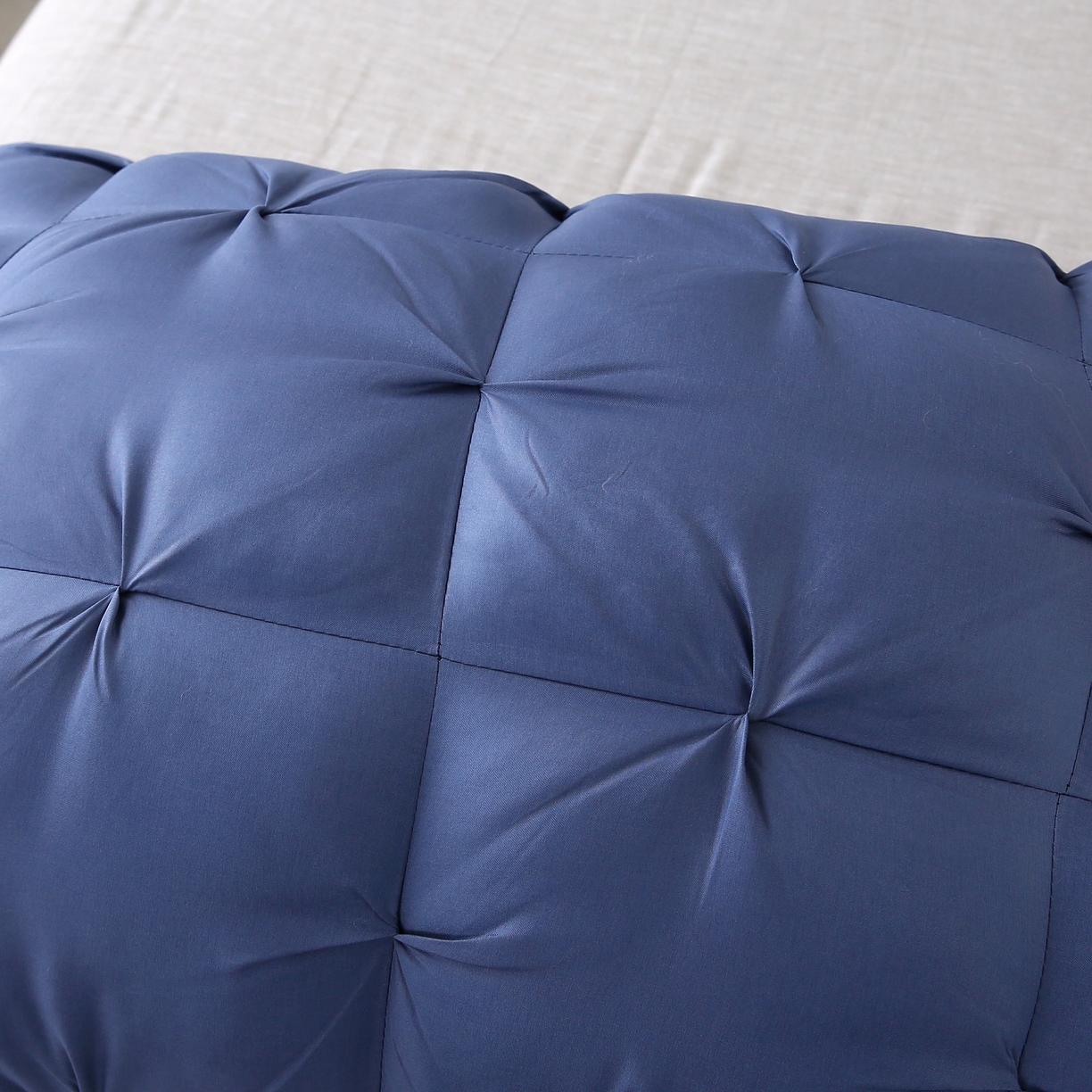 91家纺网 家纺一手货源 找家纺 珍贝家纺 2025新款双边扭花酒店面包枕枕头枕芯 双边扭花--深蓝色（中枕48*74cm/只）