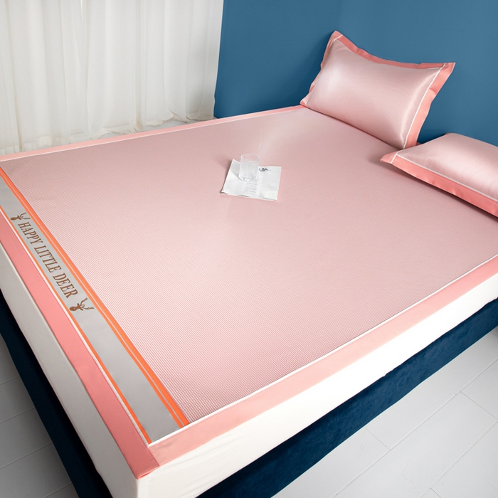 91家纺网 家纺一手货源 找家纺 阿亮家居 2025新款A类母婴级1800D碳光小鹿冰丝席凉席 山茶粉