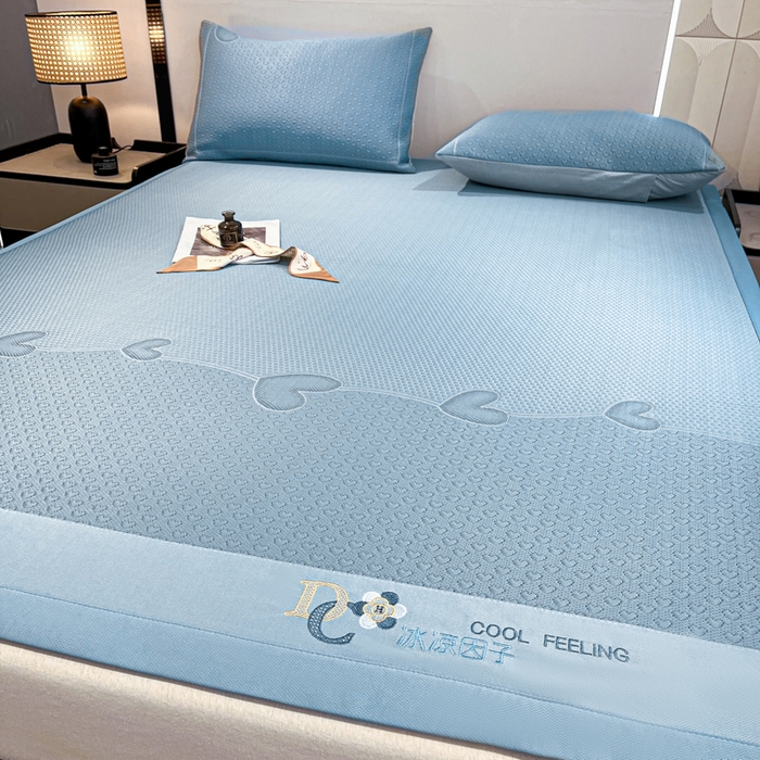 91家纺网 家纺一手货源 找家纺 阿亮家居 2025新款刺绣款凉豆豆凉席 凉豆豆-爱心蓝色