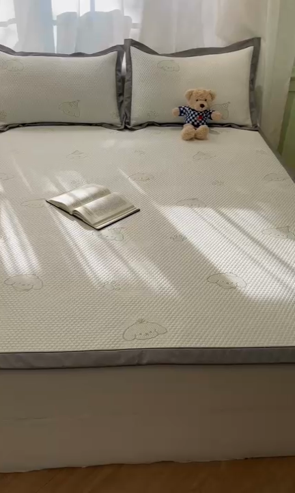 91家纺网 家纺一手货源 找家纺 孩子王家纺 2025新款冰丝席提花冰豆豆系列床单床笠 小狗心事