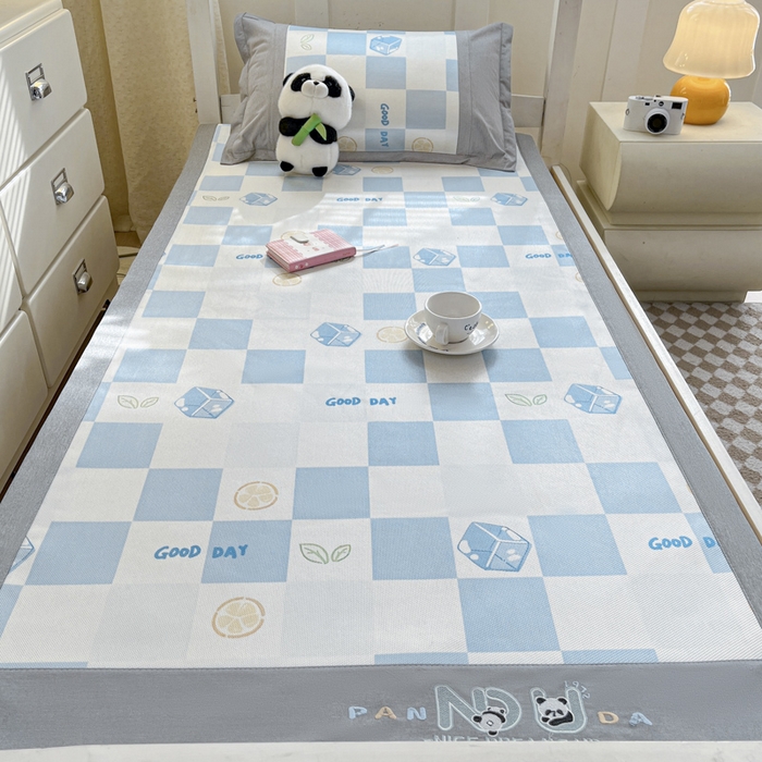 91家纺网 家纺一手货源 找家纺 2025新款印花冰藤凉席-学生款 冰块蓝