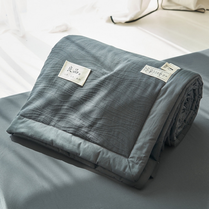91家纺网 家纺一手货源 找家纺 寐绸家纺 2025新款纯棉水洗棉三层提花大豆纤维夏被四件套 曲线条-中灰