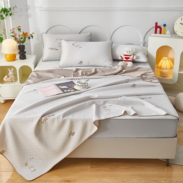 91家纺网 家纺一手货源 找家纺 凤杰  2025新款冰豆豆凉豆豆凉席床笠款盖盖毯夏被四件套 卡皮巴拉-咖