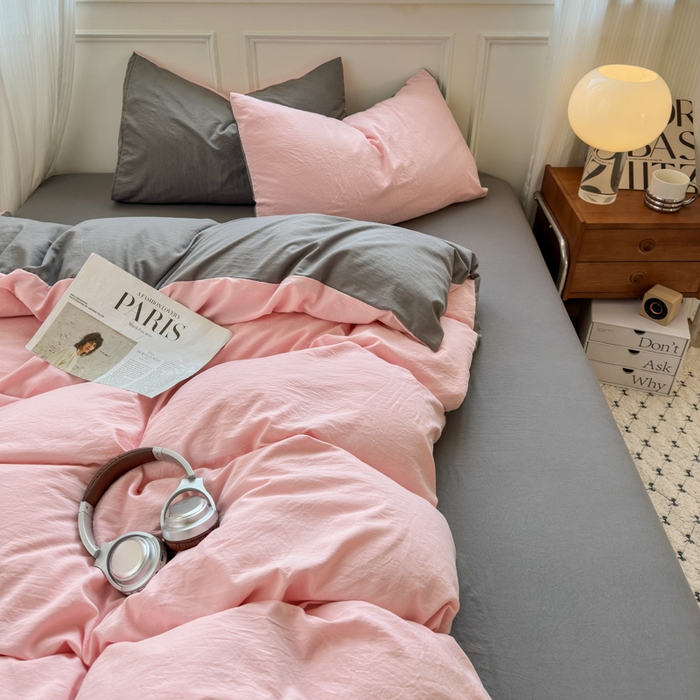 91家纺网 家纺一手货源 找家纺 冕悠家纺 2025新款A类105克超柔褶皱水洗棉拼色四件套 樱花粉+岩灰