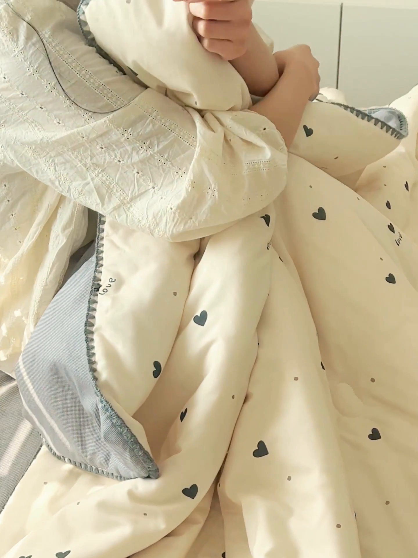 91家纺网 家纺一手货源 找家纺 寐绸家纺 2025新款纯棉双层纱印花大豆纤维夏被四件套 双层纱-爱心