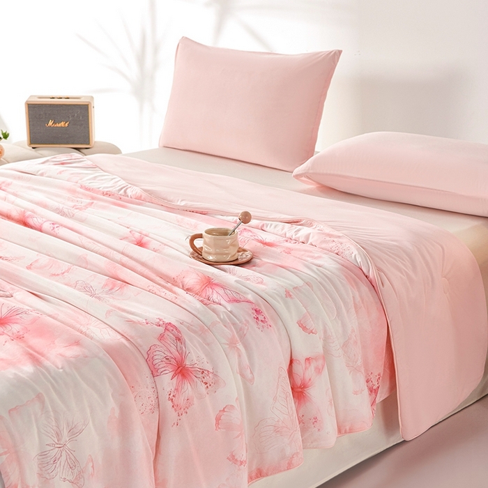 91家纺网 家纺一手货源 找家纺 缔锦家纺 2025新款凉感丝印花夏被 蝶恋-优雅粉