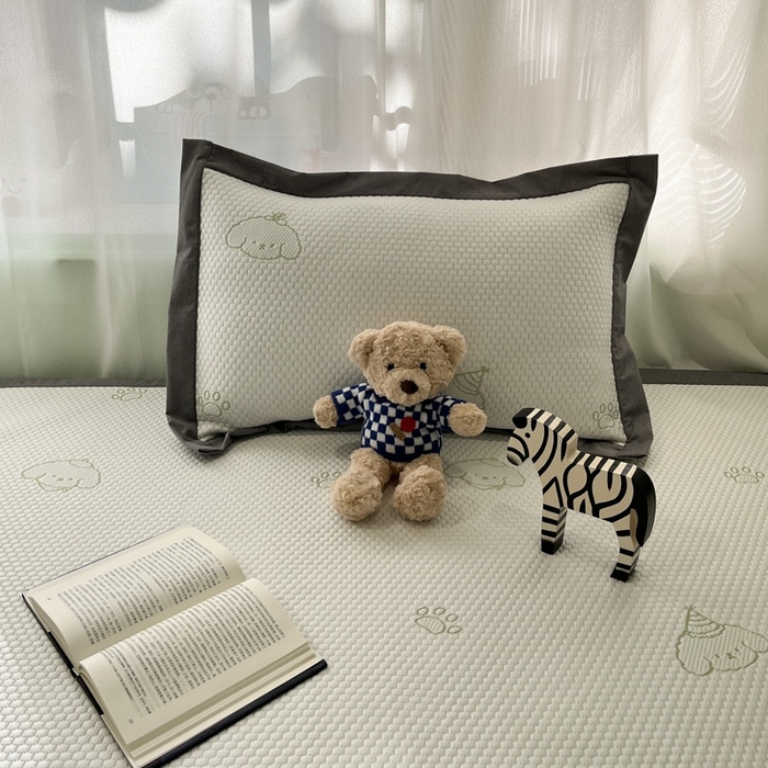 91家纺网 家纺一手货源 找家纺 孩子王家纺 2025新款冰丝席提花冰豆豆系列床单床笠 小狗心事