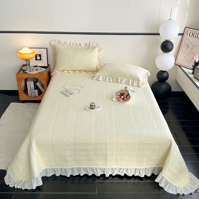 91家纺网 家纺一手货源 找家纺 沐纯家居 2025新款棉小乐花边床盖三件套 米黄