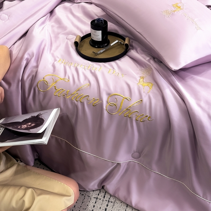 91家纺网 家纺一手货源 找家纺 卡罗兰 2025新款水洗天丝夏凉被空调被水洗真丝夏被四件套-森旅迷鹿 森旅迷鹿-香芋紫