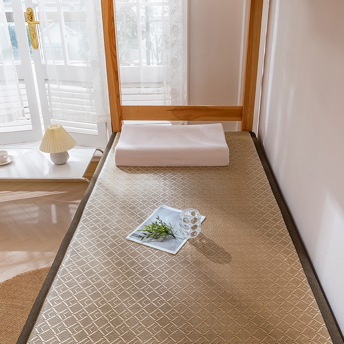 91家纺网 家纺一手货源 找家纺 2025新款包边工艺凉感冰藤地铺睡垫系列凉席地垫 三角冰藤