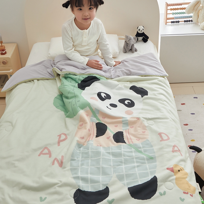 91家纺网 家纺一手货源 找家纺 荷马之梦 2025新款大版针织棉凉感丝AB版大豆儿童夏被 荷叶熊猫