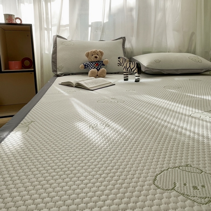 91家纺网 家纺一手货源 找家纺 孩子王家纺 2025新款冰丝席提花冰豆豆系列床单床笠 小狗心事